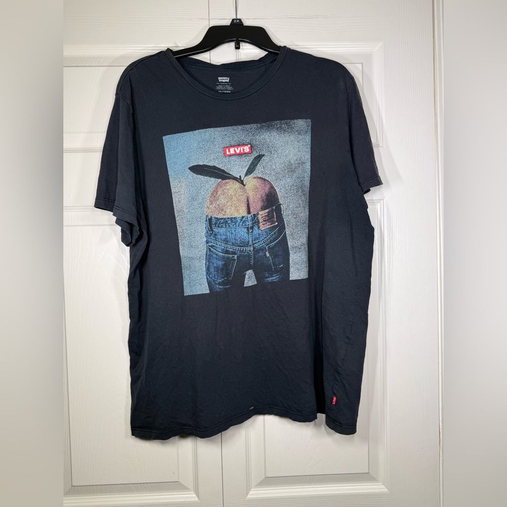 Levi’s Men’s Peach Potato Graphic Short‎ Sleeve Tshirt